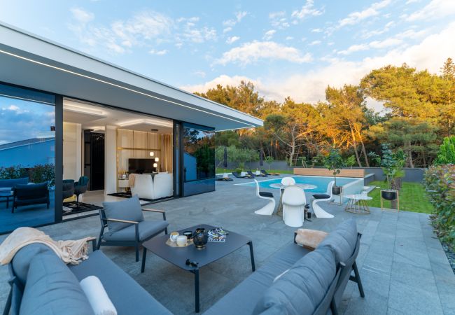 Villa/Dettached house in Zadar - Luxury Matos Estate with heated pool