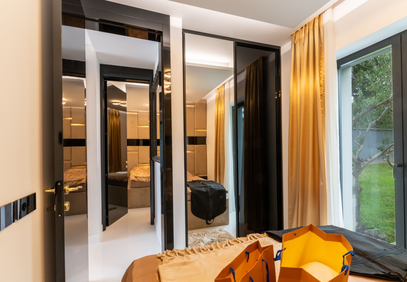 Villa in Zadar - Luxury Matos Estate with heated pool