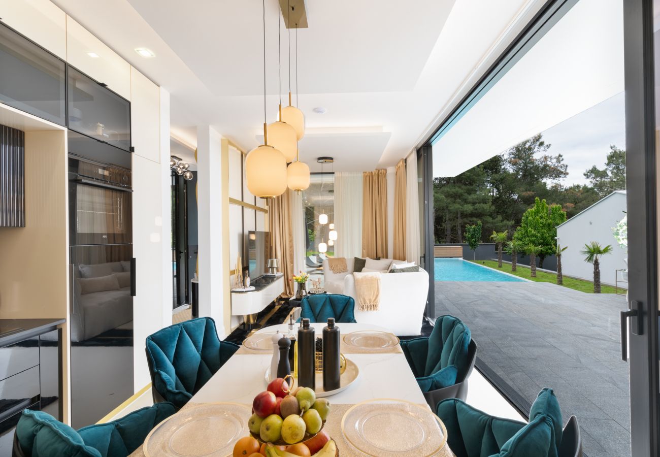 Villa in Zadar - Luxury Matos Estate with heated pool