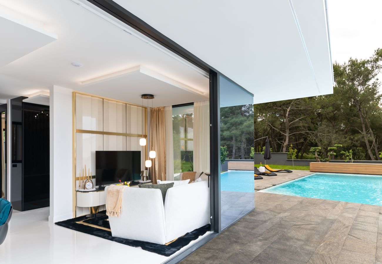 Villa in Zadar - Luxury Matos Estate with heated pool