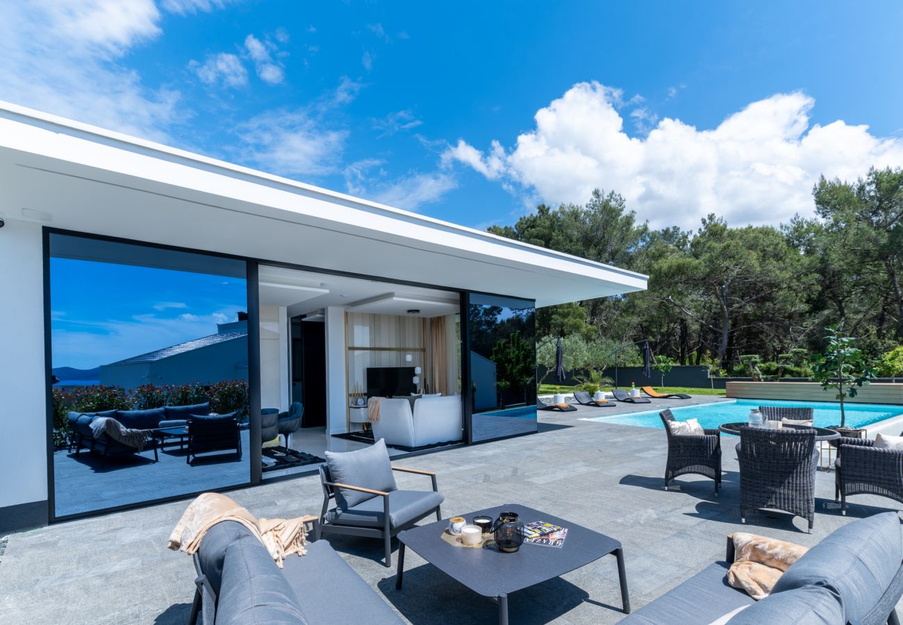 Villa in Zadar - Luxury Matos Estate with heated pool