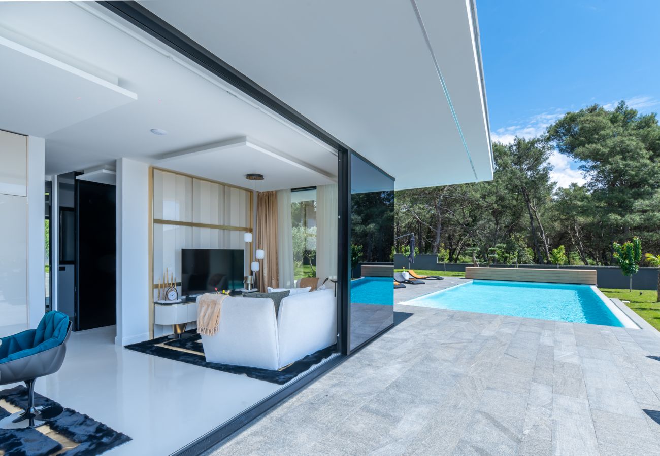 Villa in Zadar - Luxury Matos Estate with heated pool