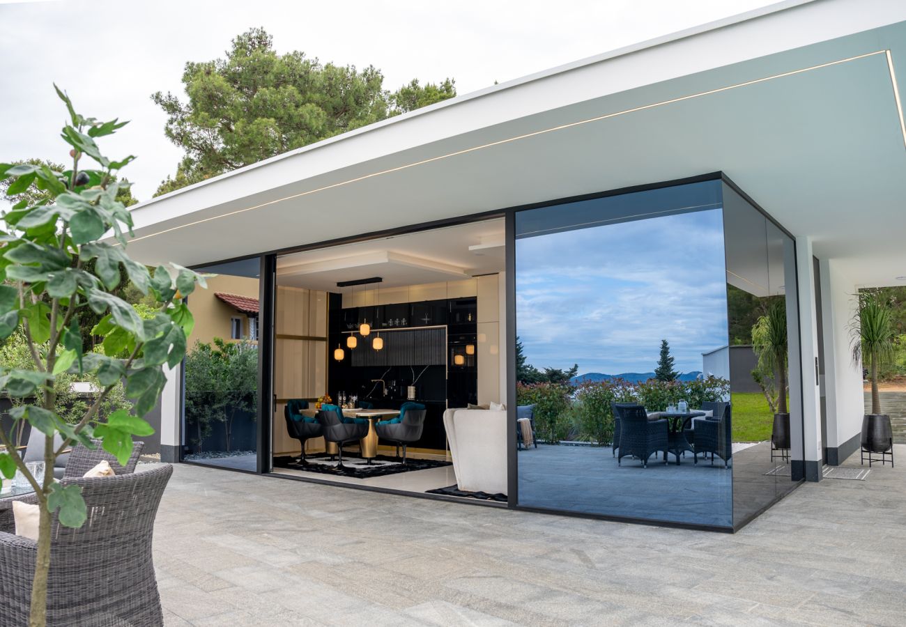 Villa in Zadar - Luxury Matos Estate with heated pool