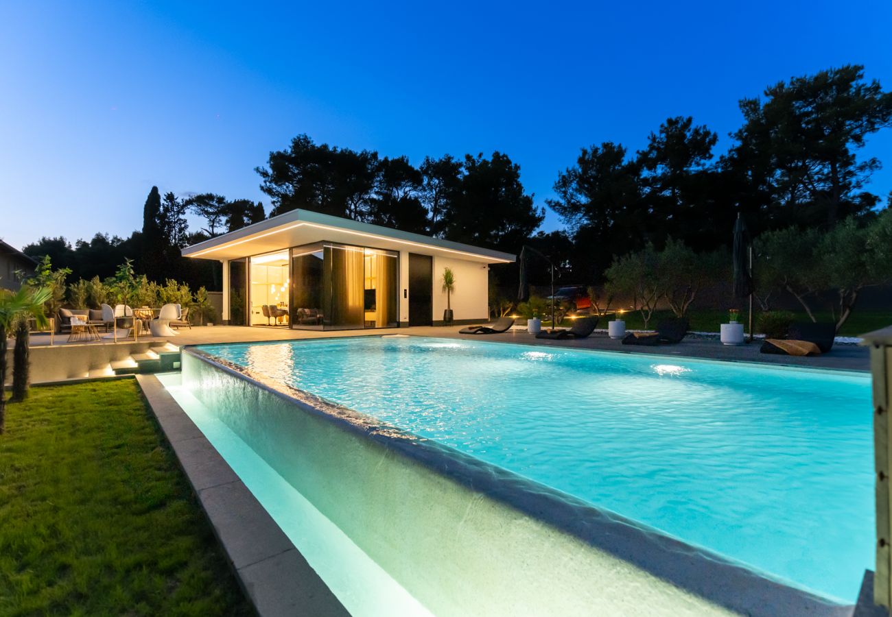Villa in Zadar - Luxury Matos Estate with heated pool