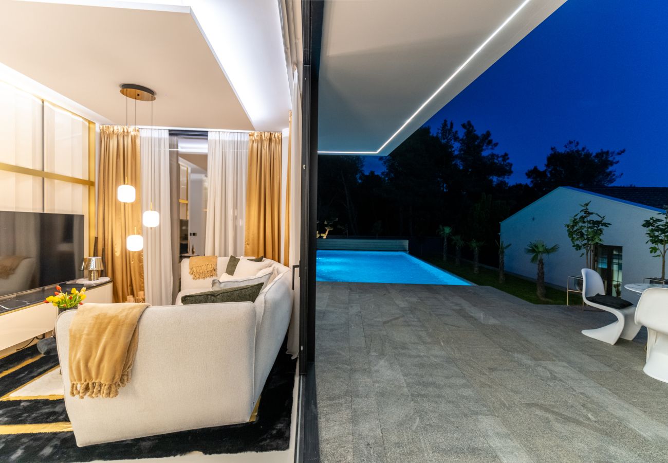 Villa in Zadar - Luxury Matos Estate with heated pool
