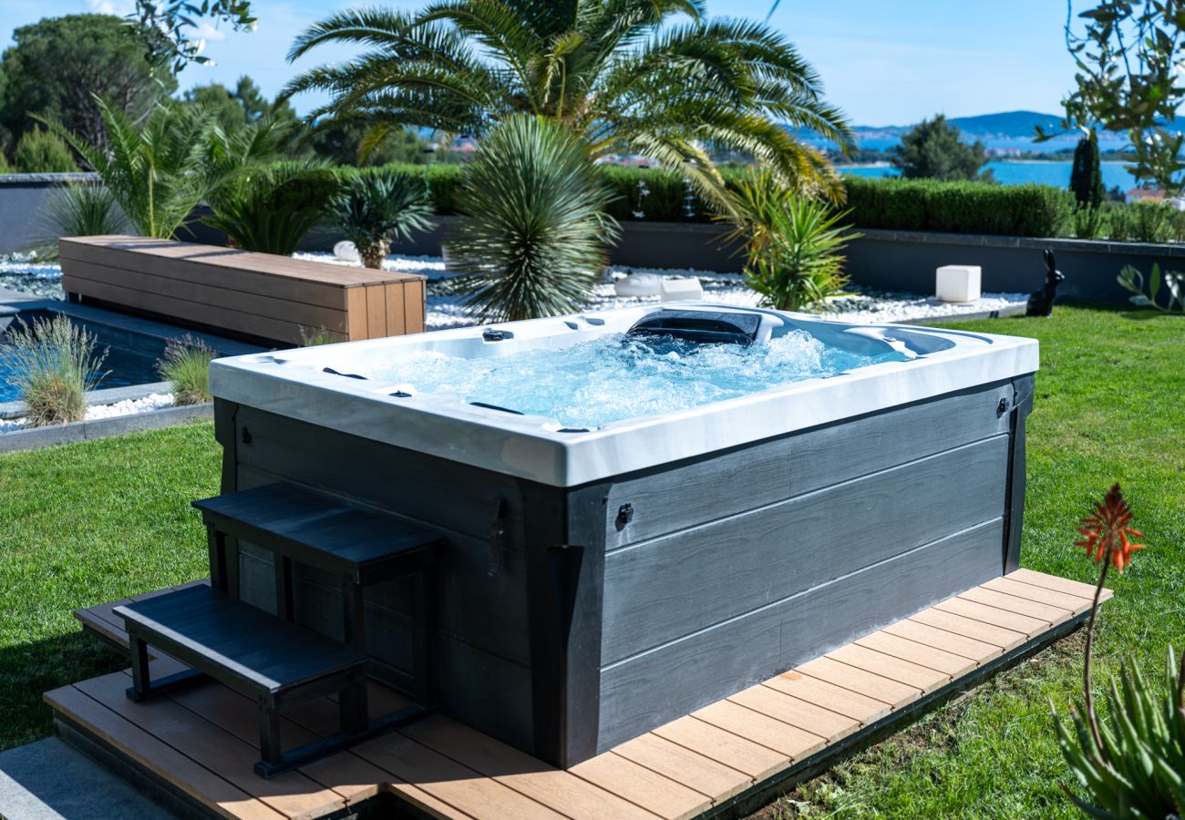 Villa in Zadar - Luxury Matos Estate with heated pool