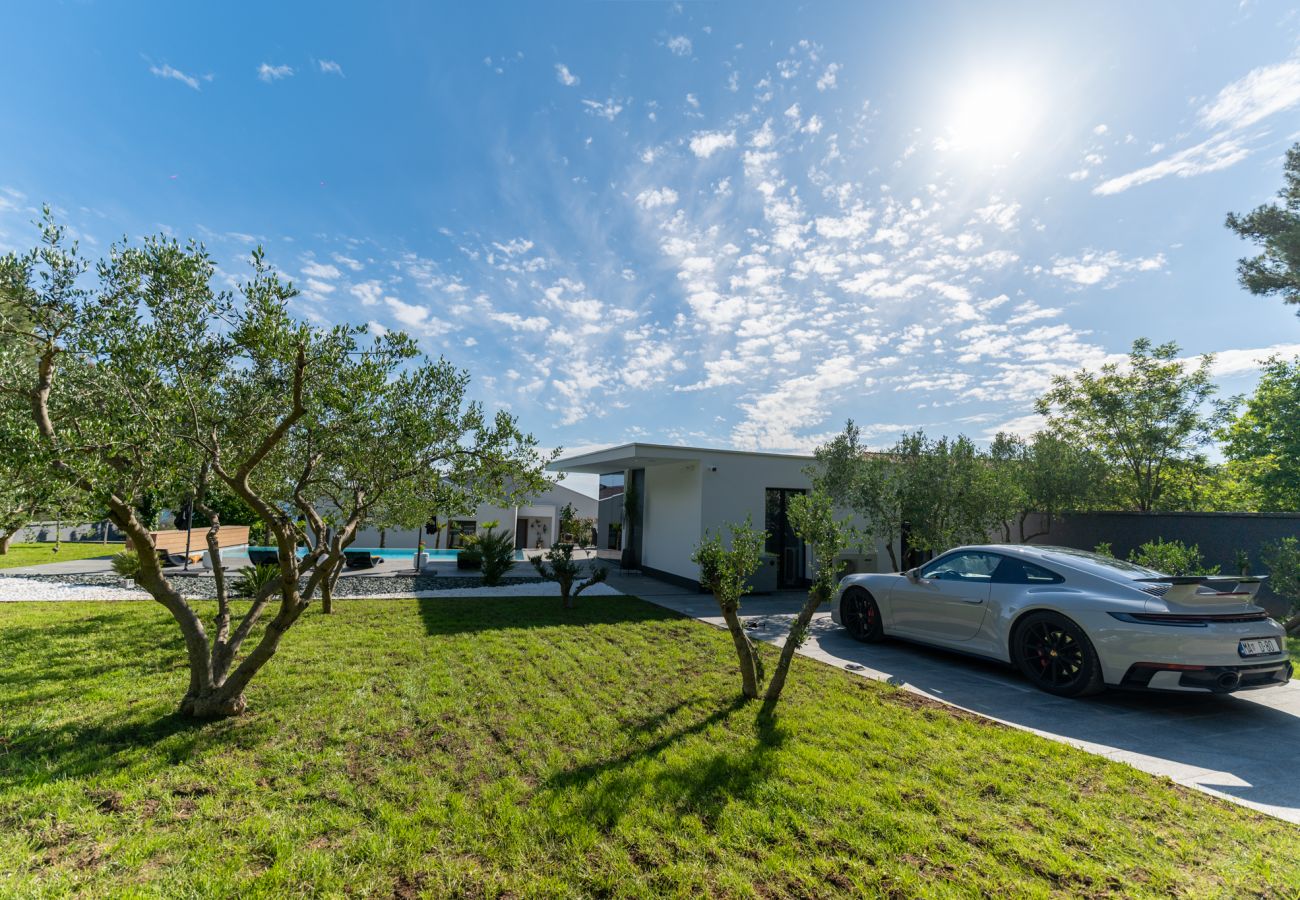 Villa in Zadar - Luxury Matos Estate with heated pool