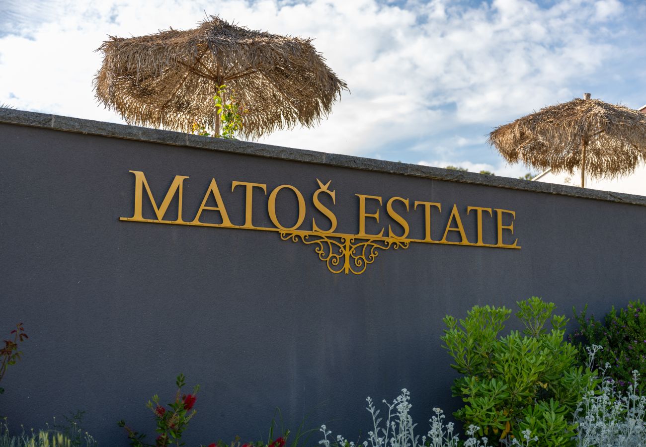 Villa in Zadar - Luxury Matos Estate with heated pool