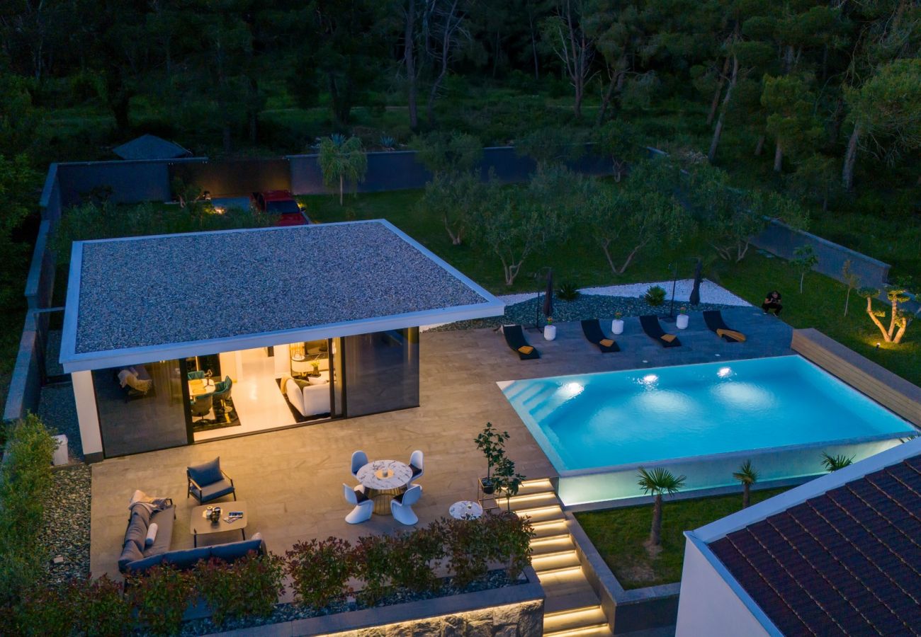 Villa in Zadar - Luxury Matos Estate with heated pool