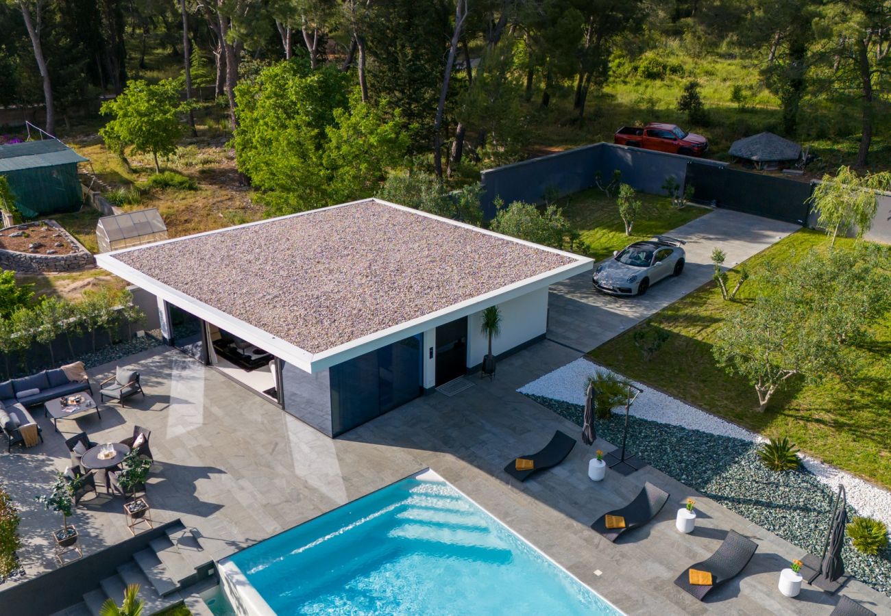 Villa in Zadar - Luxury Matos Estate with heated pool