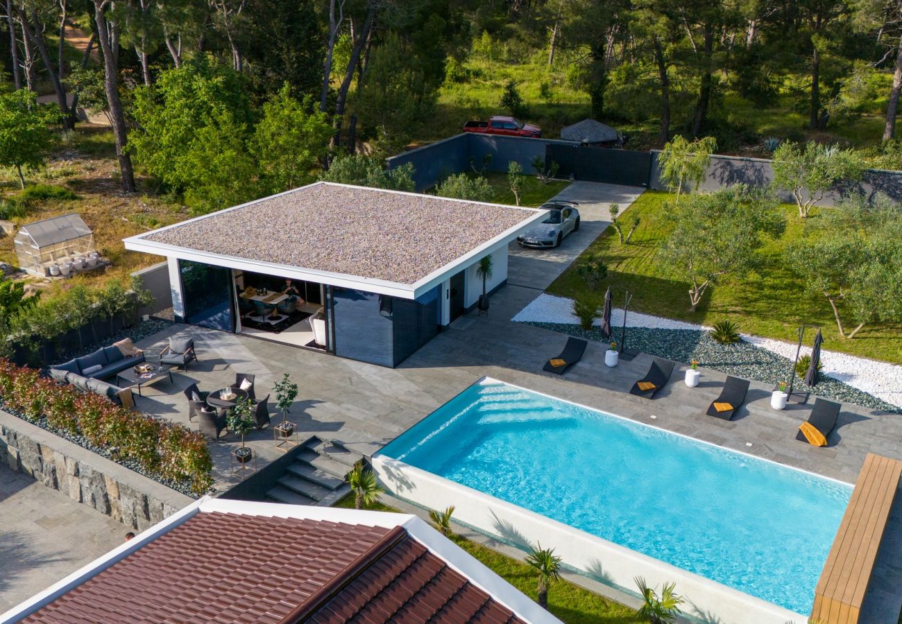 Villa in Zadar - Luxury Matos Estate with heated pool