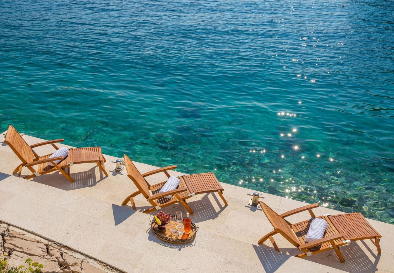 Villa in Milna - Seafront Villa Marella