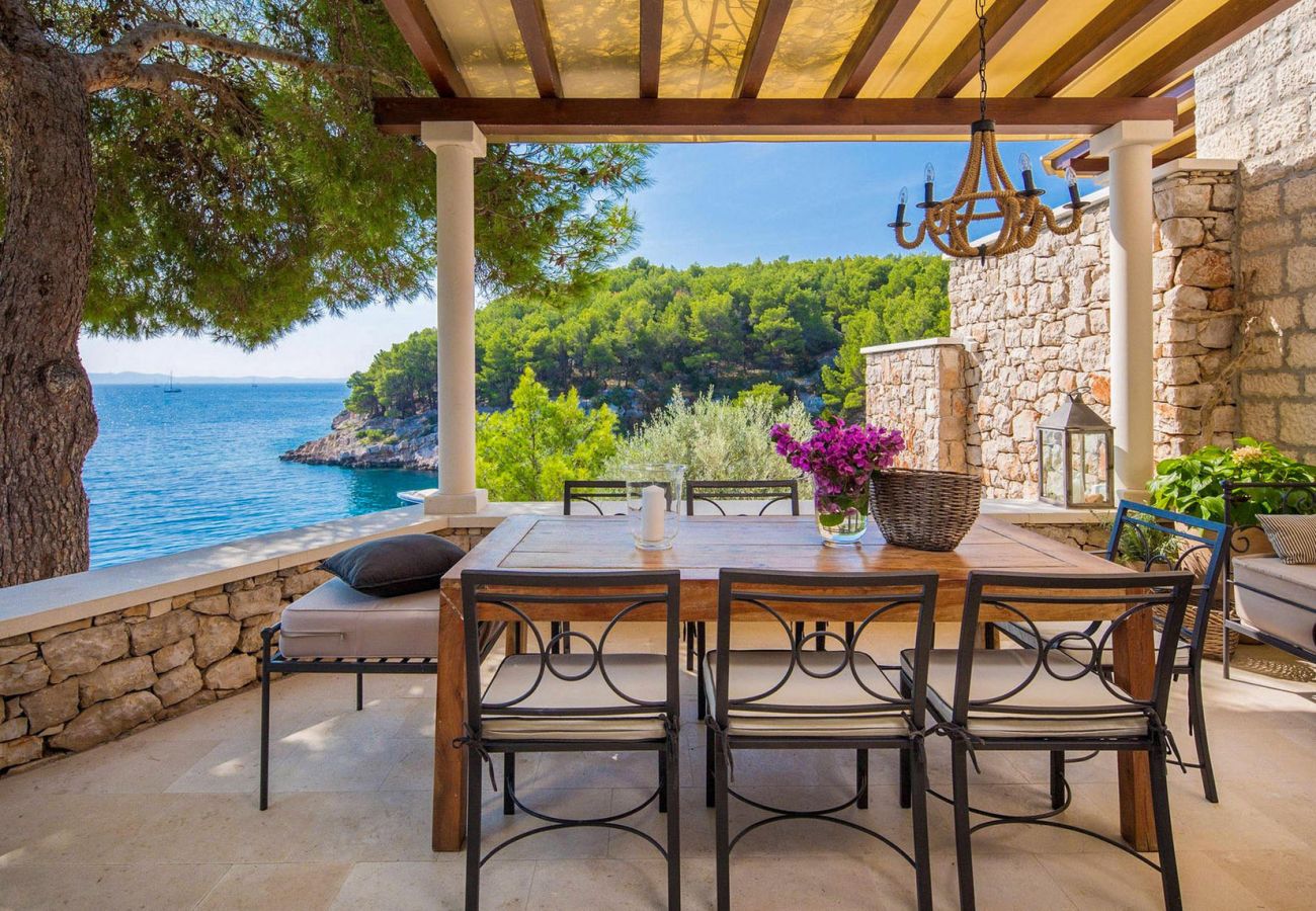 Villa in Milna - Seafront Villa Marella