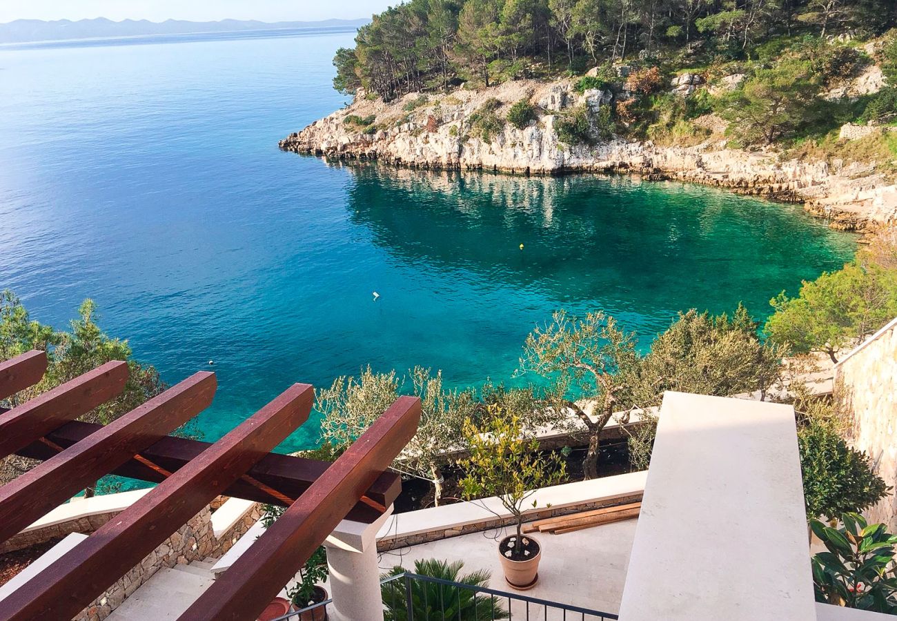 Villa in Milna - Seafront Villa Marella