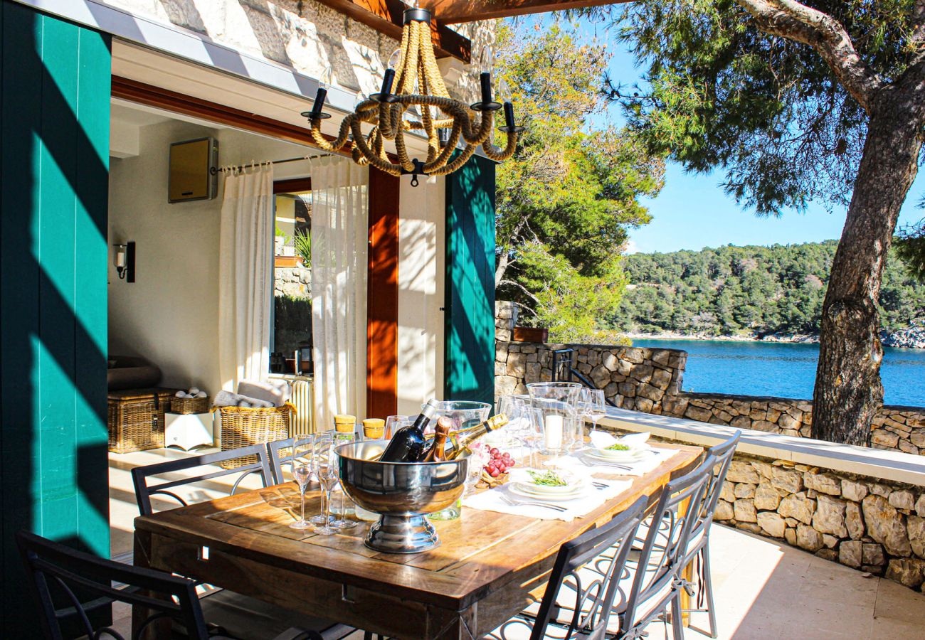 Villa in Milna - Seafront Villa Marella