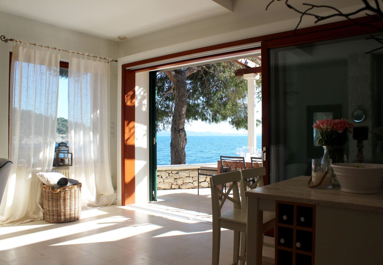 Villa in Milna - Seafront Villa Marella