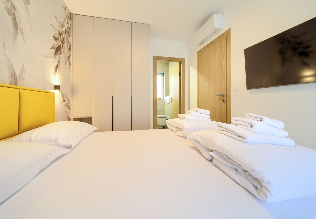 Villa in Njivice - Villa Bellissima with heated pool