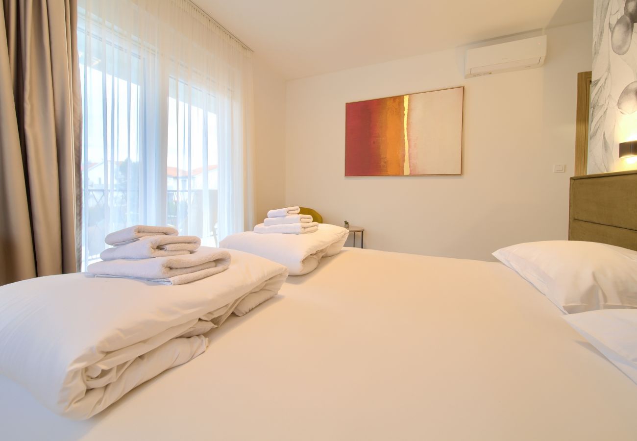 Villa in Njivice - Villa Bellissima with heated pool