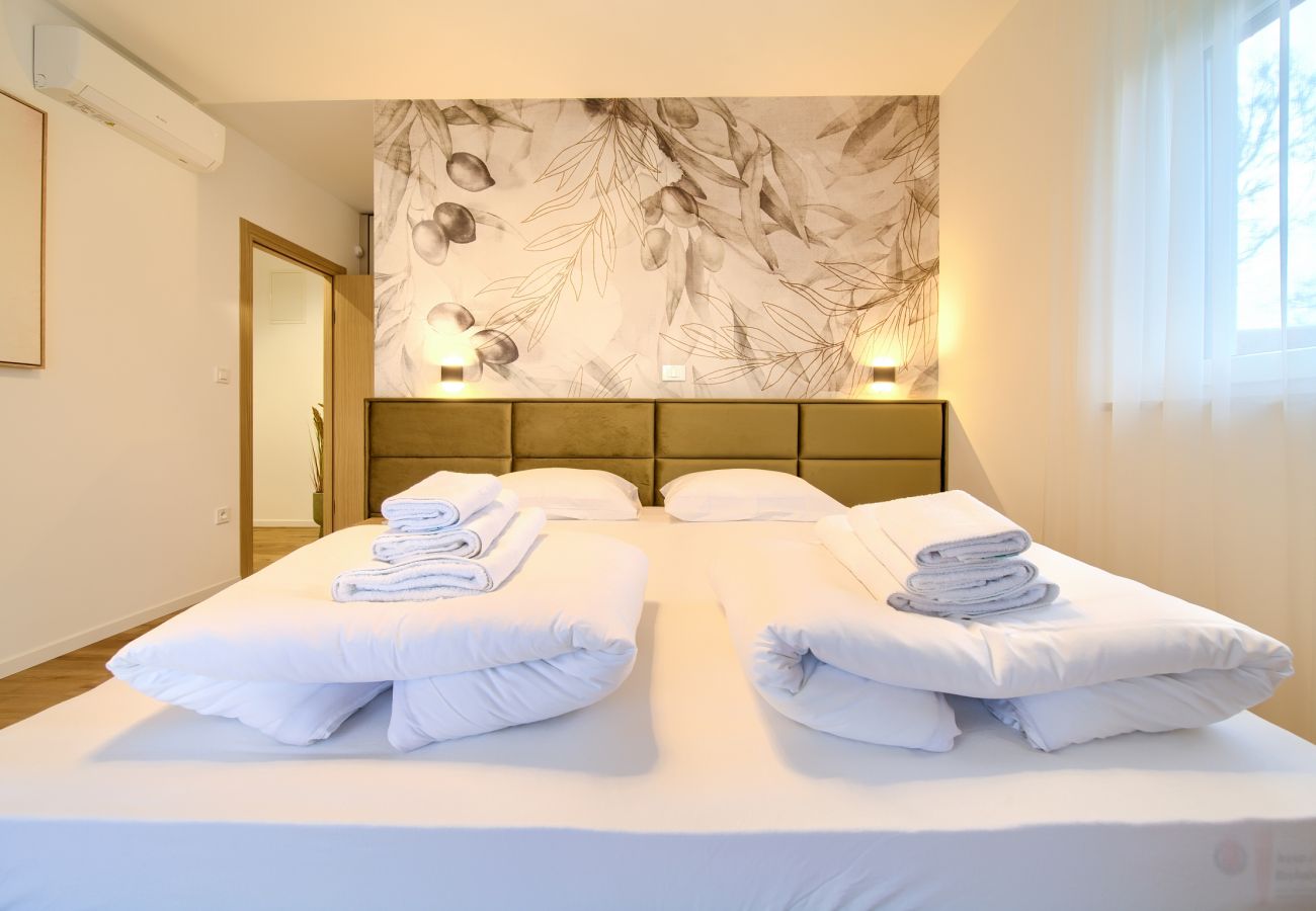 Villa in Njivice - Villa Bellissima with heated pool