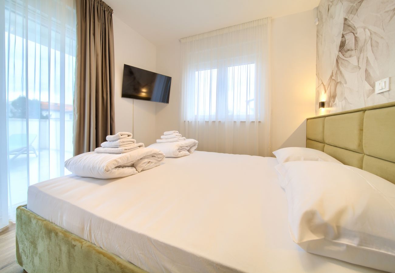 Villa in Njivice - Villa Bellissima with heated pool