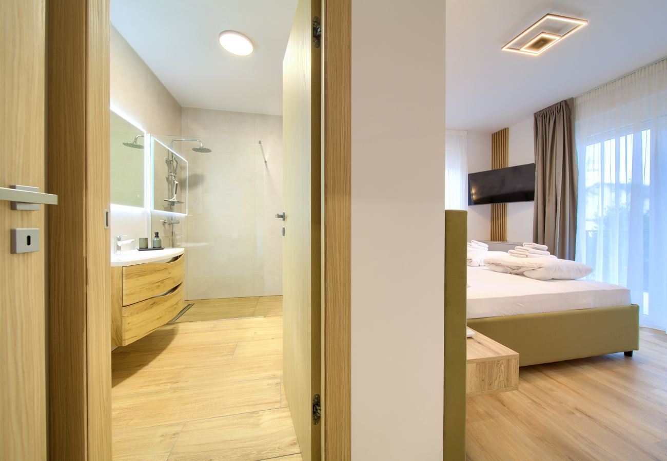 Villa in Njivice - Villa Bellissima with heated pool