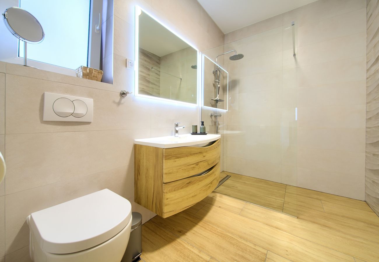 Villa in Njivice - Villa Bellissima with heated pool