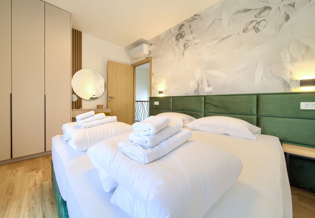 Villa in Njivice - Villa Bellissima with heated pool