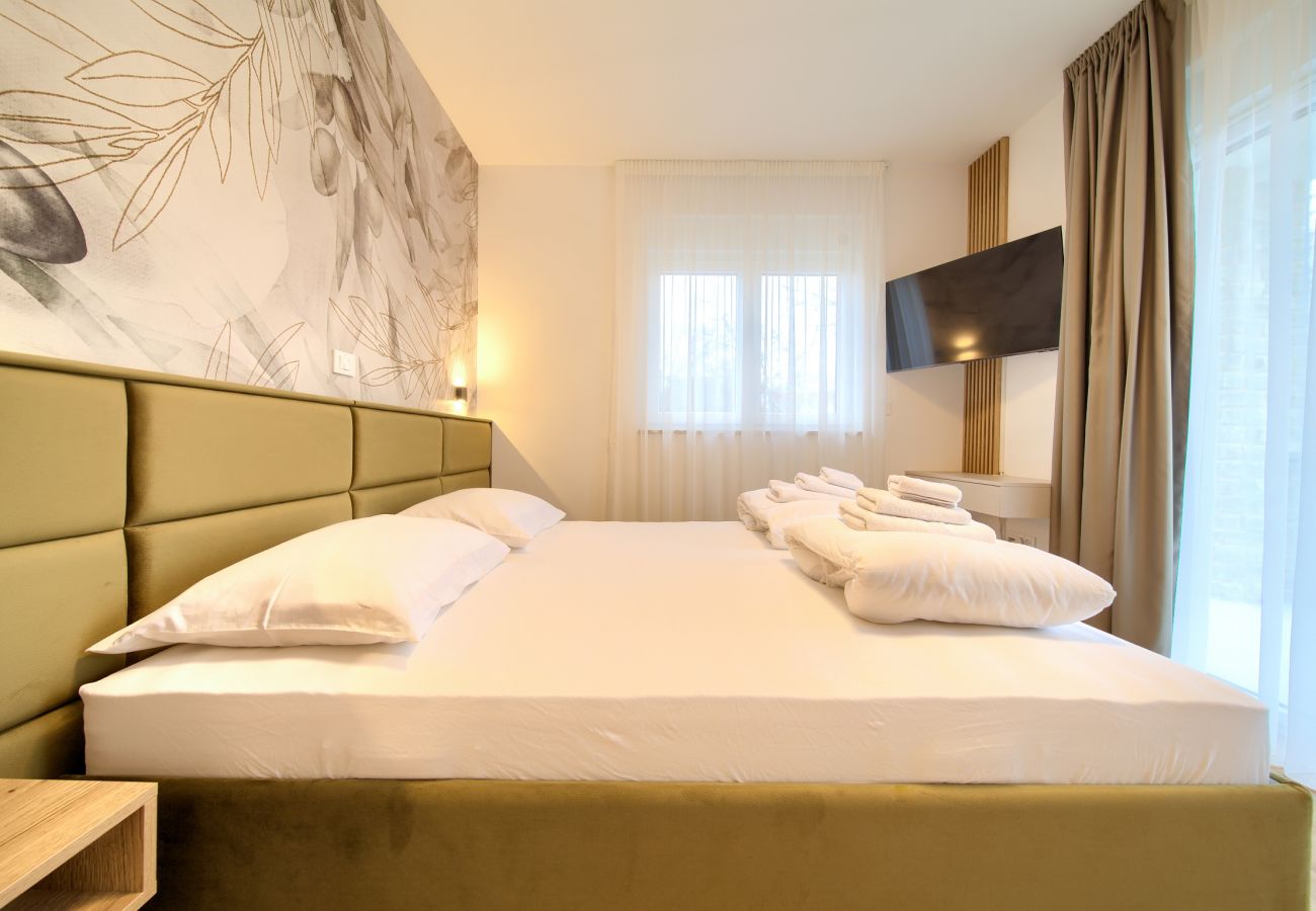 Villa in Njivice - Villa Bellissima with heated pool