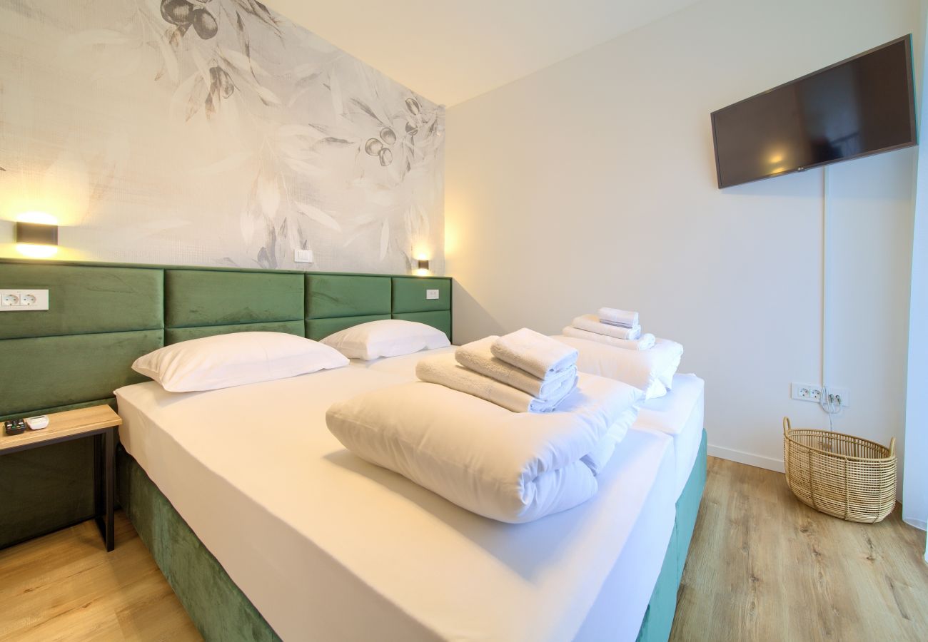 Villa in Njivice - Villa Bellissima with heated pool