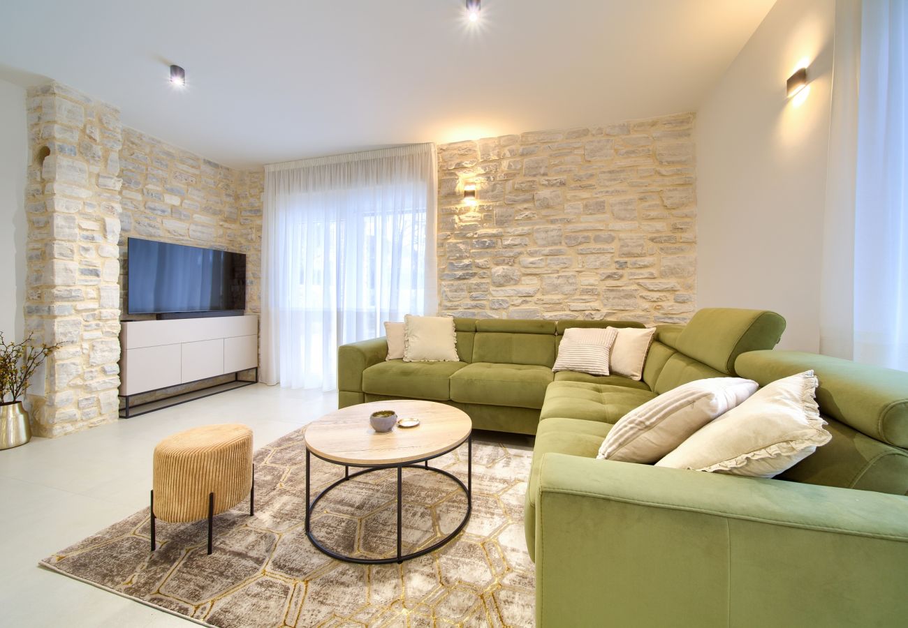 Villa in Njivice - Villa Bellissima with heated pool