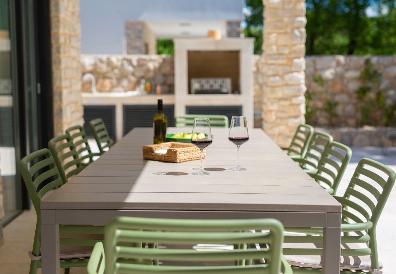 Villa in Njivice - Villa Bellissima with heated pool