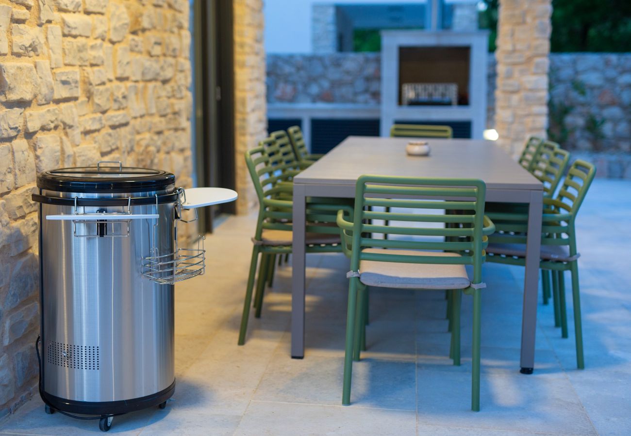 Villa in Njivice - Villa Bellissima with heated pool