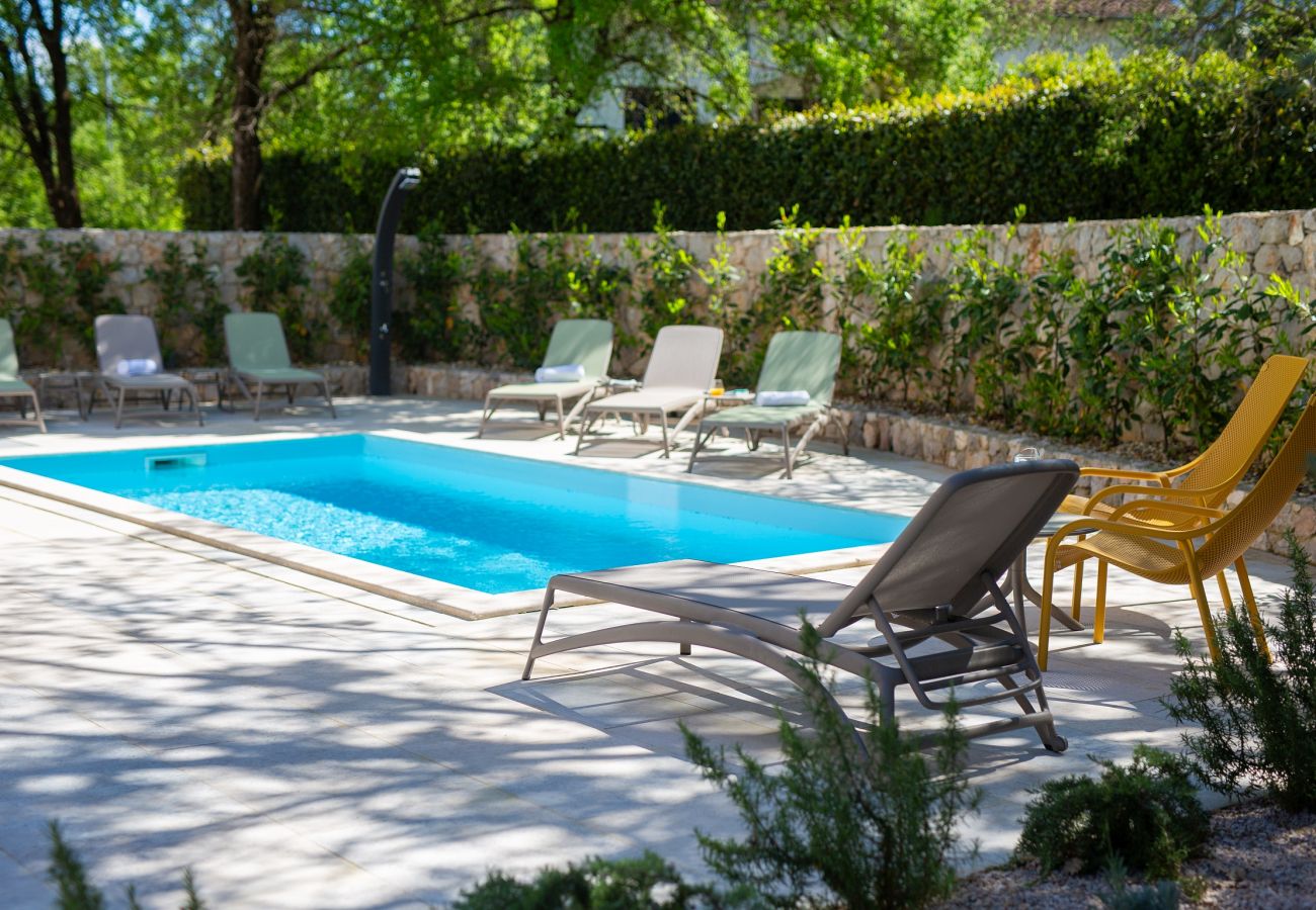 Villa in Njivice - Villa Bellissima with heated pool