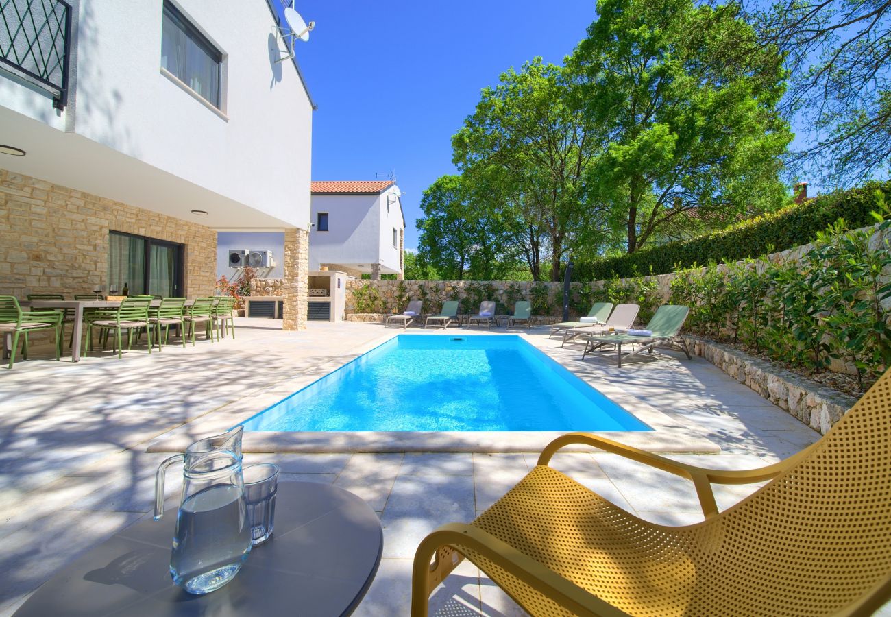 Villa in Njivice - Villa Bellissima with heated pool
