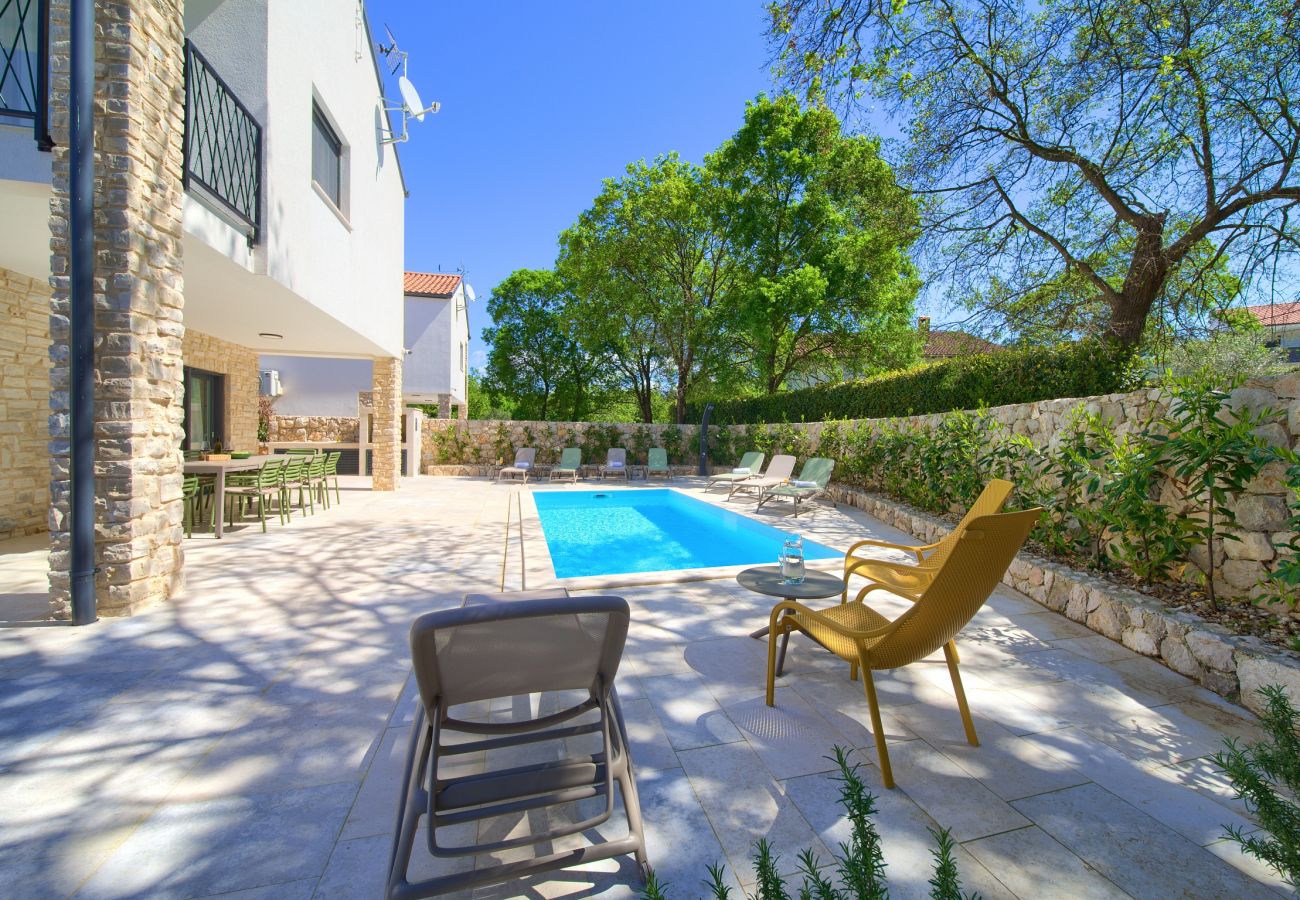 Villa in Njivice - Villa Bellissima with heated pool