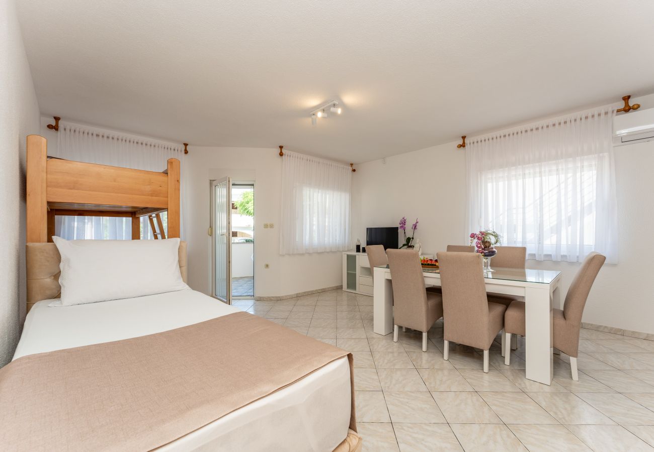 Apartment in Vir - Apartment Lavaran 1