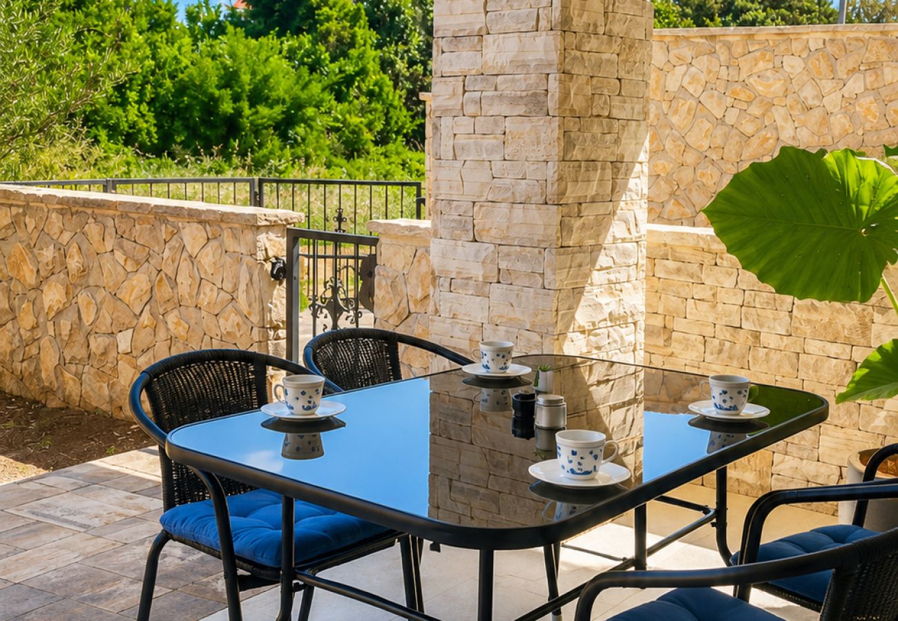 Apartment in Zaton - Apartment Mariner 1 with heated pool