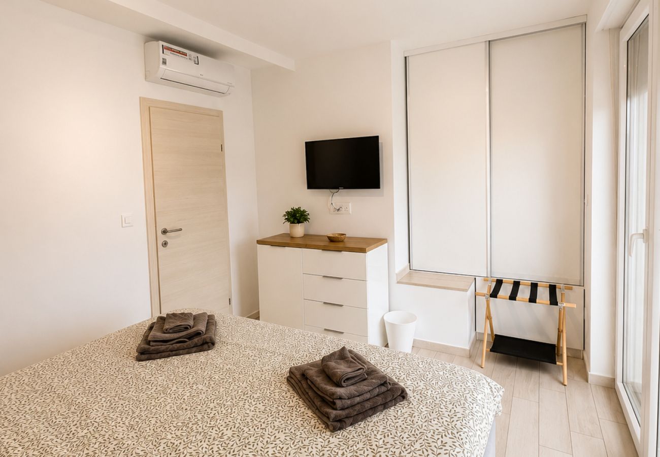 Apartment in Zaton - Apartment Mariner 1 with heated pool