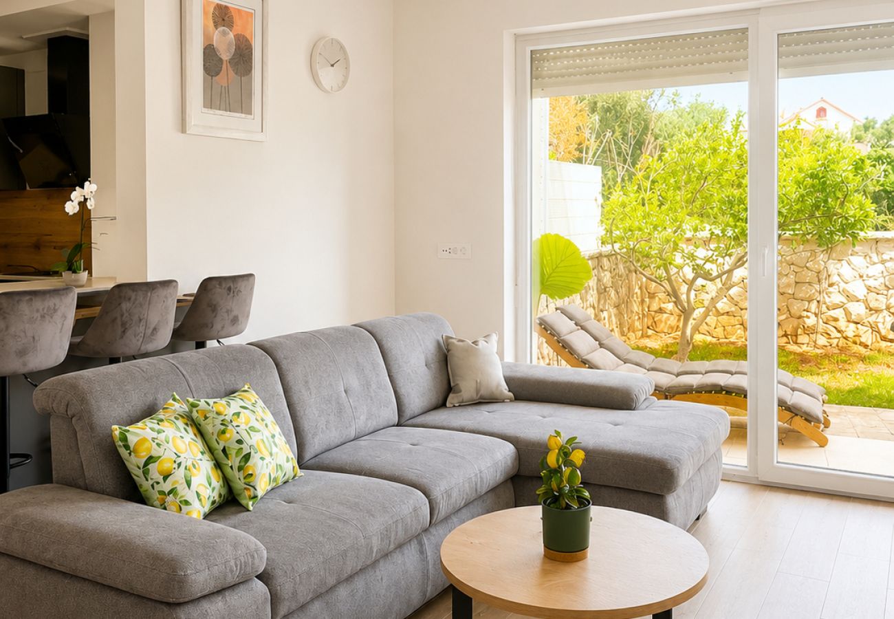 Apartment in Zaton - Apartment Mariner 2 with heated pool