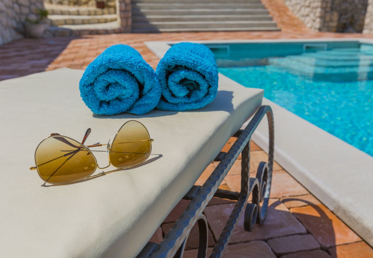 Villa in Duge Njive - Rustic Villa Fragola with heated pool