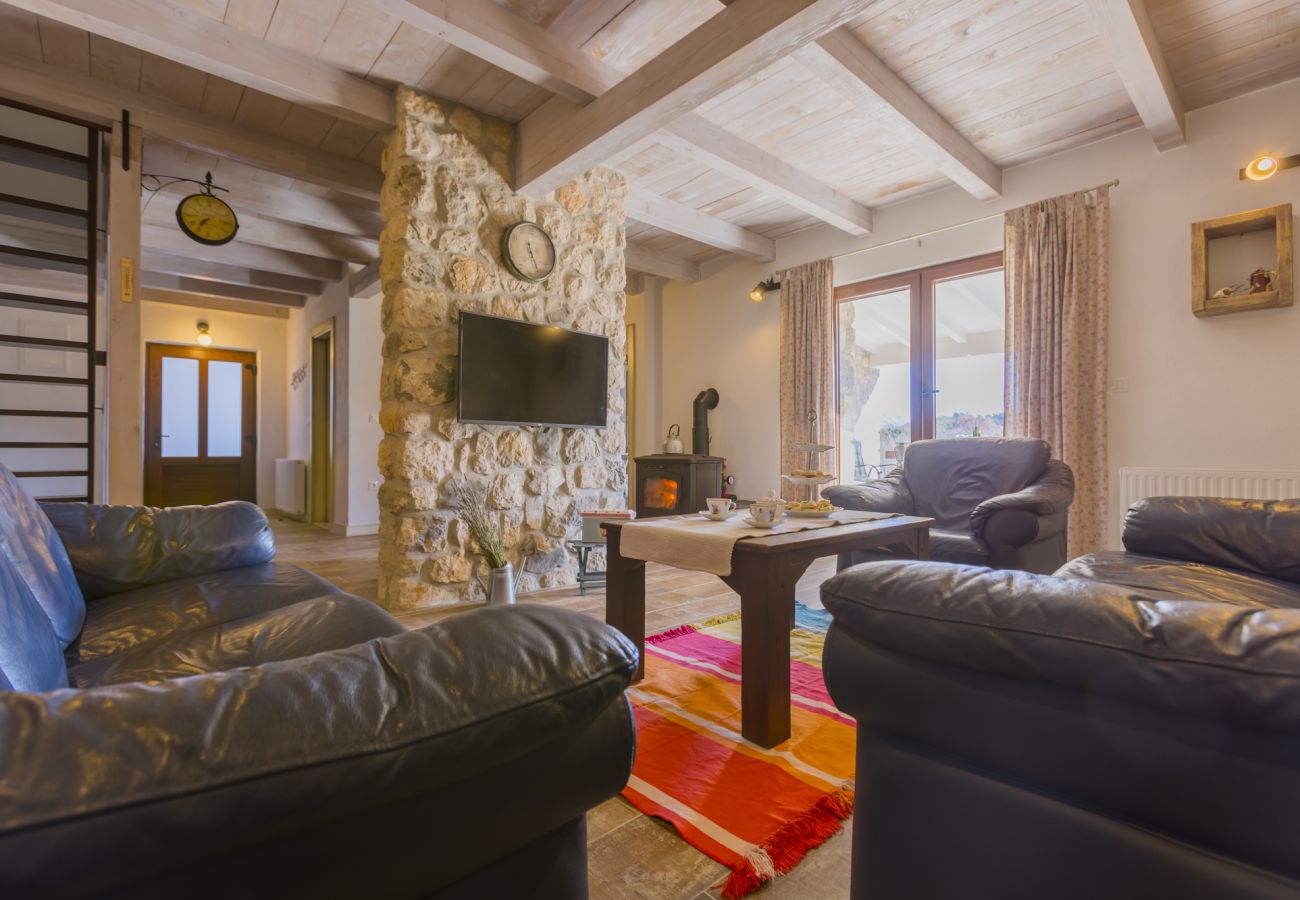 Villa in Duge Njive - Rustic Villa Fragola with heated pool