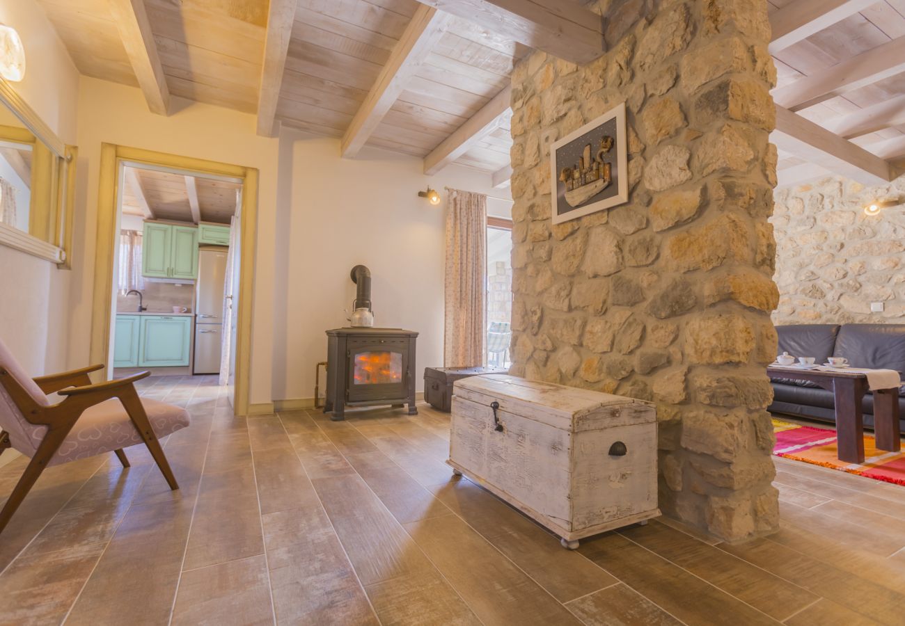Villa in Duge Njive - Rustic Villa Fragola with heated pool