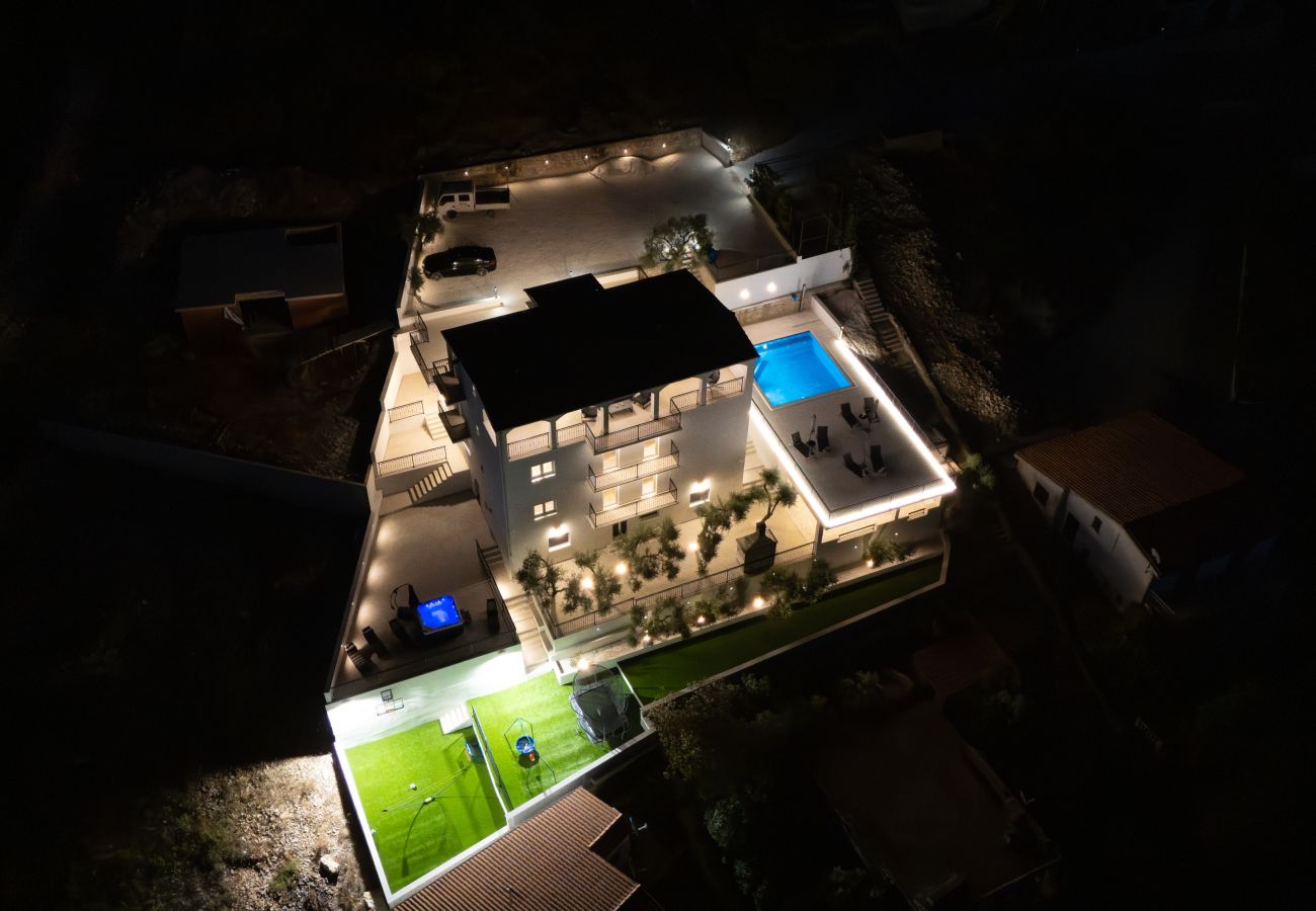 Villa in Sevid - Villa La Fortezza with sea view