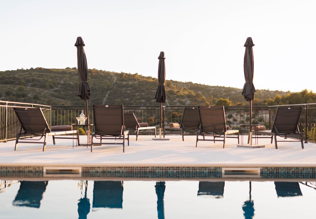 Villa in Sevid - Villa La Fortezza with sea view