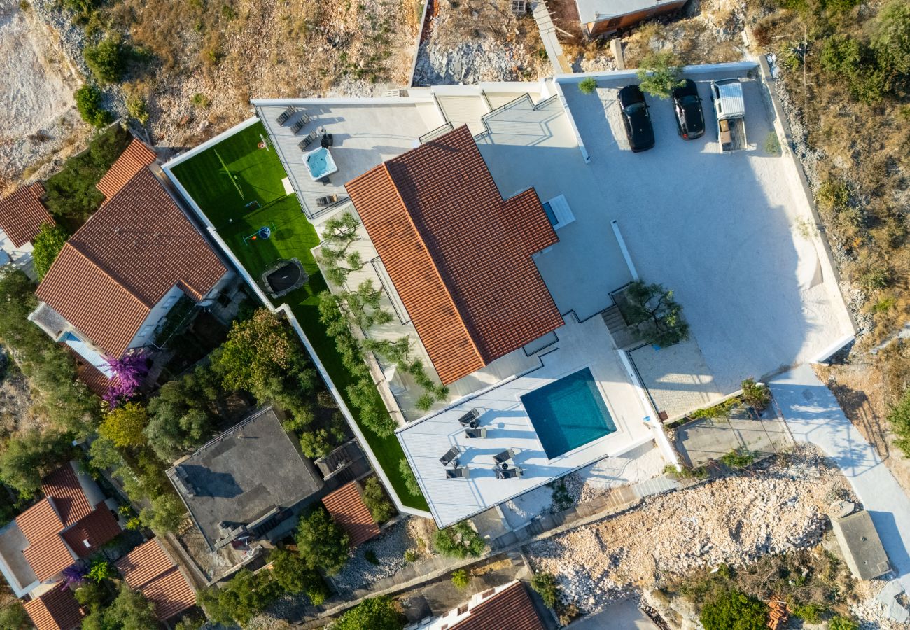 Villa in Sevid - Villa La Fortezza with sea view