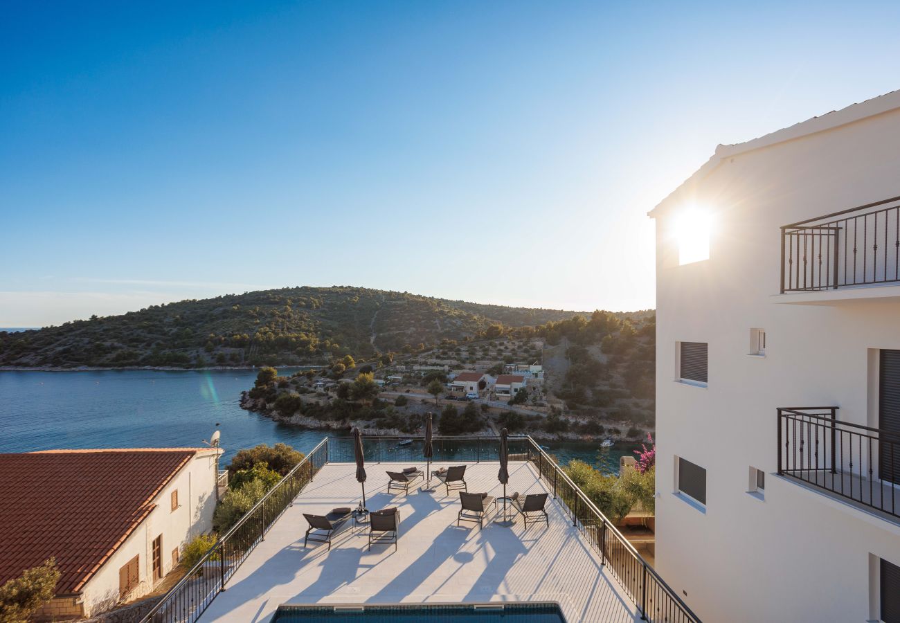 Villa in Sevid - Villa La Fortezza with sea view