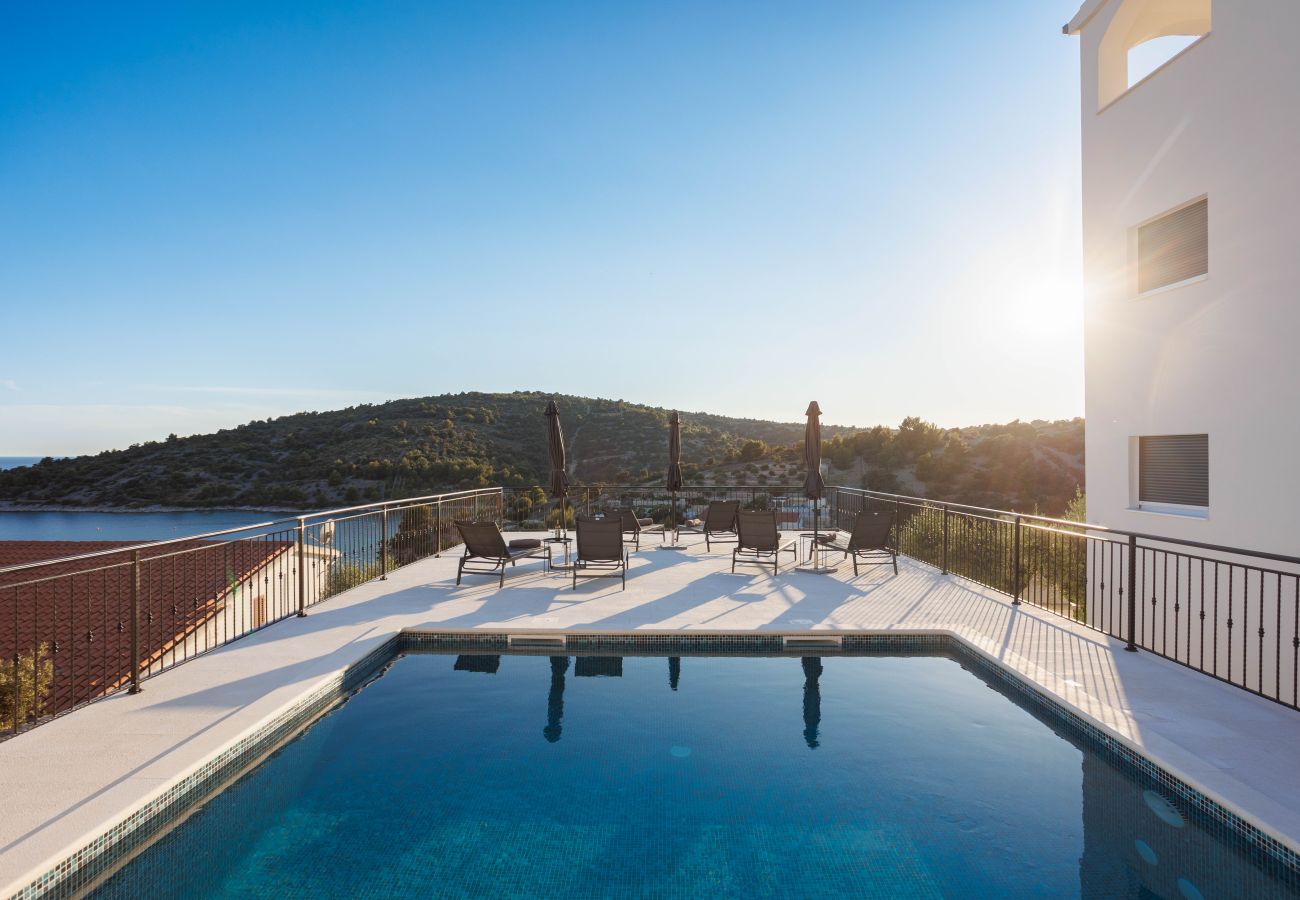 Villa in Sevid - Villa La Fortezza with sea view