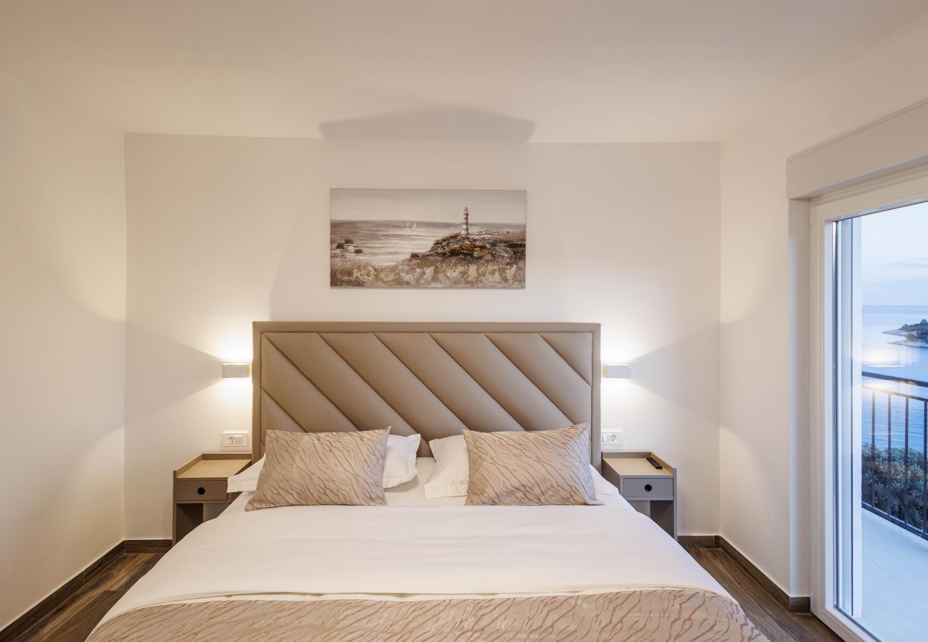 Villa in Sevid - Villa La Fortezza with sea view