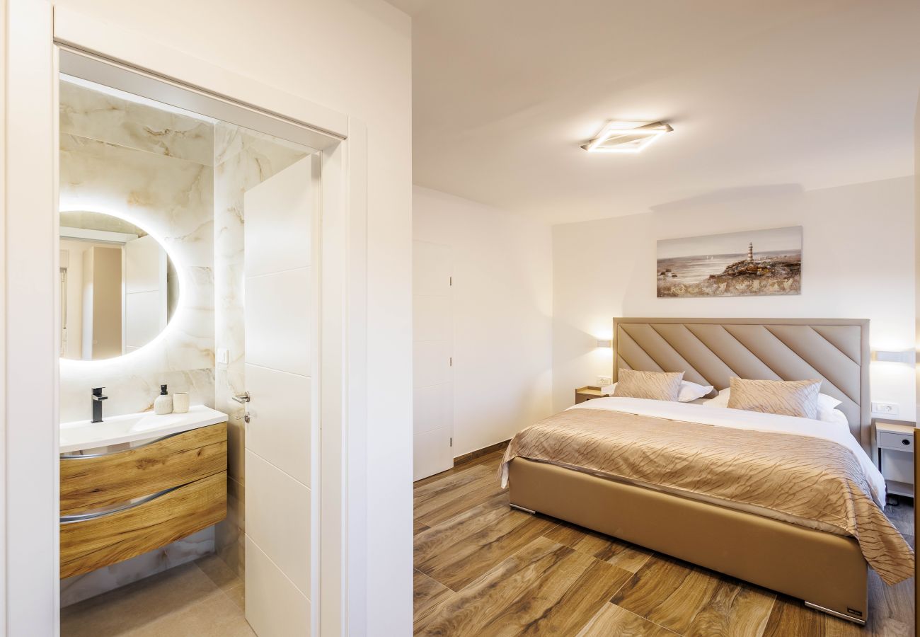 Villa in Sevid - Villa La Fortezza with sea view