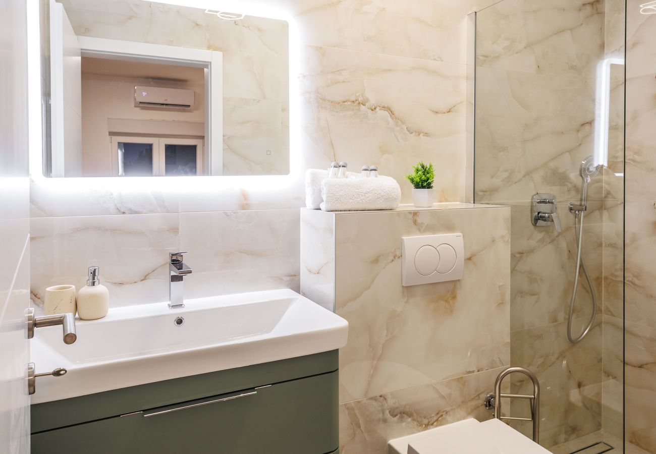 Villa in Sevid - Villa La Fortezza with sea view